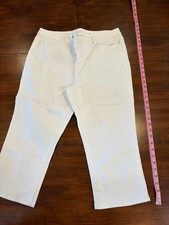 Chico's 2 Perfect Stretch Girlfriend Slim Leg Capri White