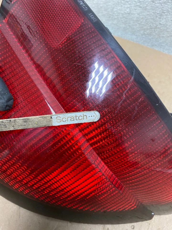 Luz trasera izquierda conductor Chevrolet Monte Carlo 1995 a 1996 S3864 DW Foto 4 de 4