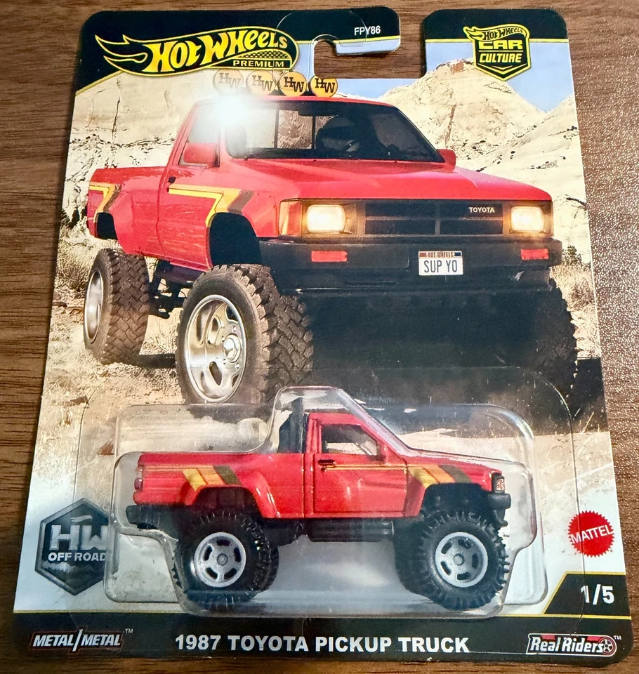 ¡Lote de cultura de autos premium Hot Wheels! Camioneta Toyota '87 y '24 Land Cruiser! Foto 2 de 4