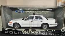 1/18 AutoArt Ford Crown Victoria Plain Body  72707