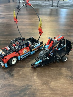 LEGO TECHNIC: Stunt Show Truck & Bike (42106) 100% of pieces plus manual