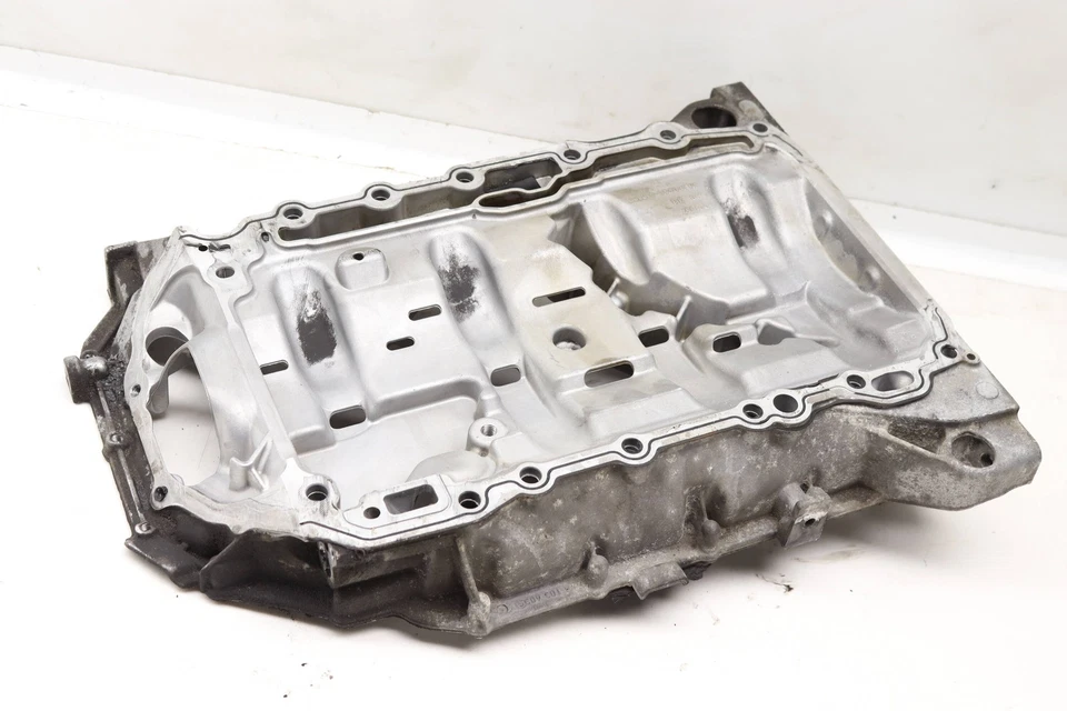 AUDI A5 2010-2012 - Motor superior cárter de aceite / cárter 06H103603S Foto 3 de 4