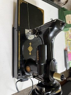 SINGER 221 Vintage Sewing Machine (1952)