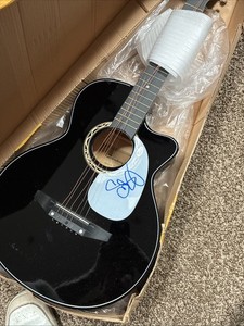 Snoop Dogg signed Guitair JSA Q03181