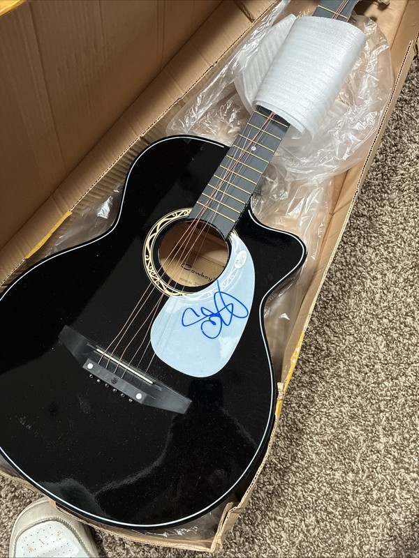 Snoop Dogg signed Guitair JSA Q03181