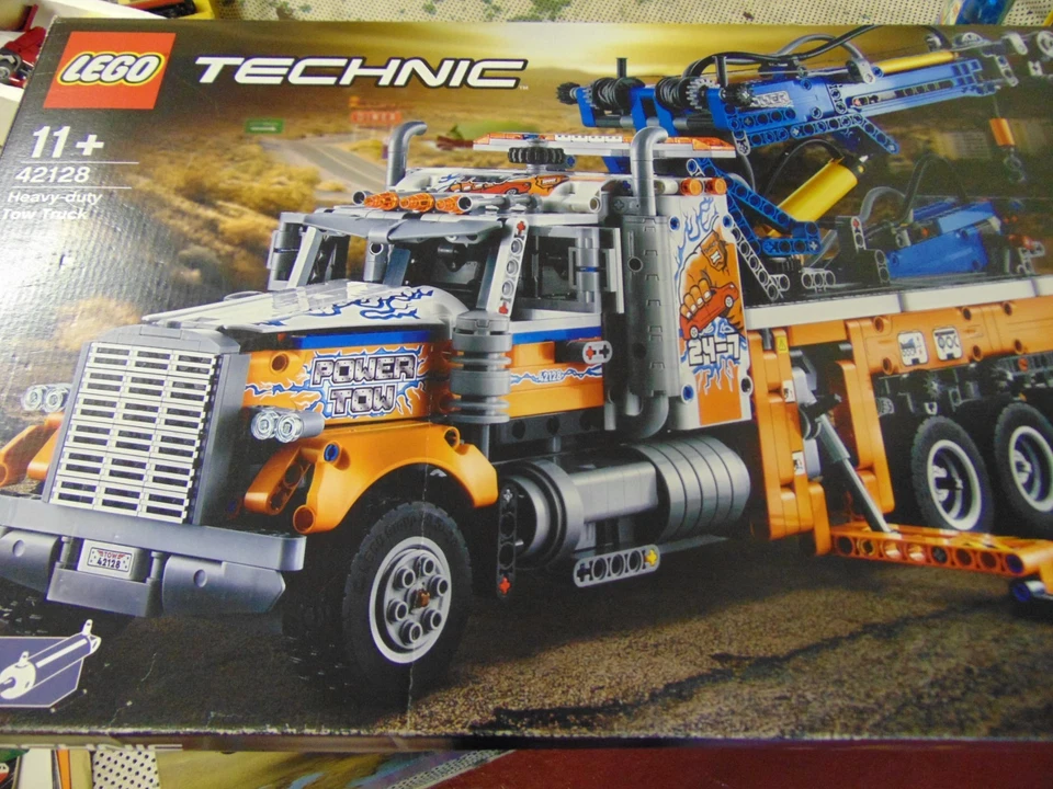 LEGO Technic 42128 Heavy Duty Tow Truck, photo 4 of 5