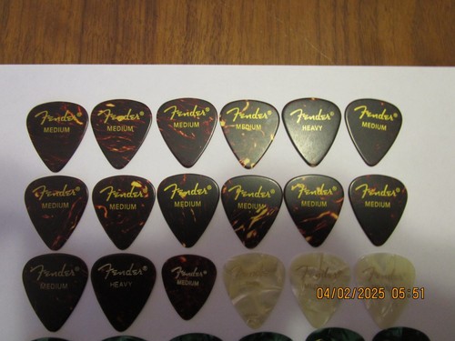 Lot of 30 Vintage/Modern Fender Guitar Picks. Various Gauges - Mostly NOS RL32 - Picture 5 of 6