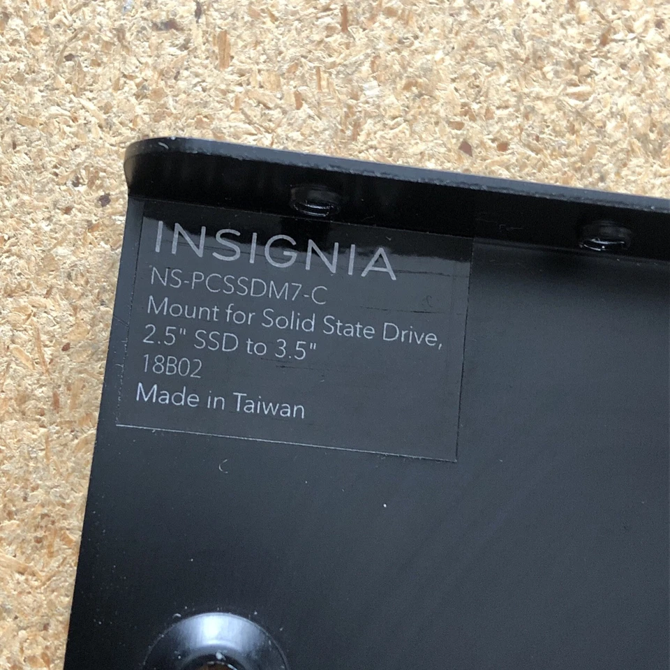 Insignia 2.5" Solid State Drive SSD Mount - 2.5'' to 3.5'' Drive Bay Desktop PC - Image 4 of 4
