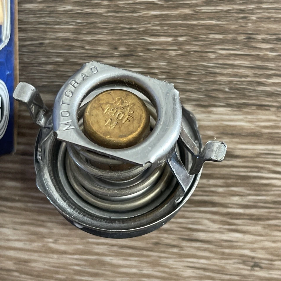 Termostato Carquest nuevo (13828) coches y camionetas Ford. Foto 2 de 2