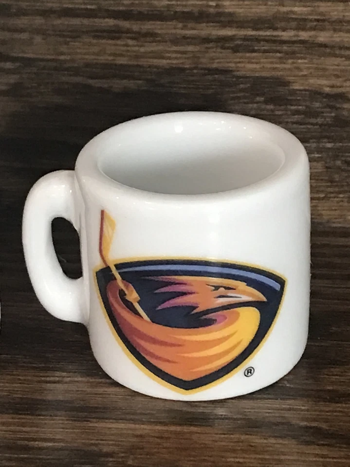 1 pack of 2 NHL jibbitz Atlanta thrashers (fits crocs) discontinued & Mini Mug - Image 3 of 4
