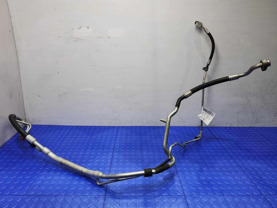 Conjunto de manguera de succión líquida de aire acondicionado 11-17 Volkswagen Touareg VR6 3,6 L FABRICANTE DE EQUIPOS ORIGINALES Foto 2 de 4