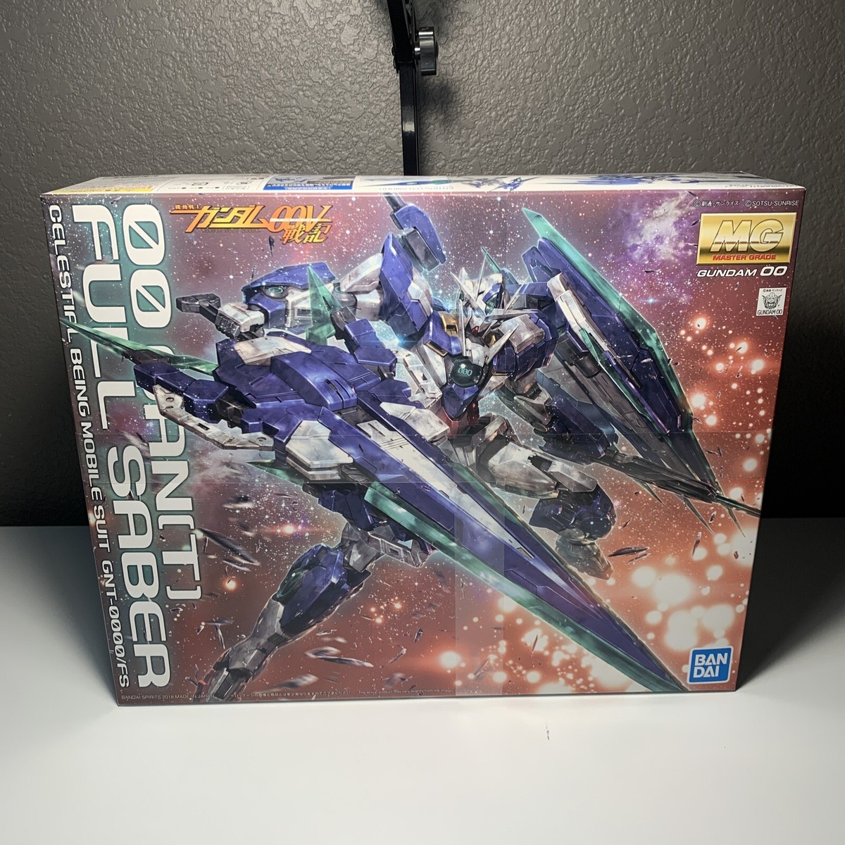 Bandai MG Master Grade Gundam 00 QAN[T] Full Saber GNT-0000/FS 1