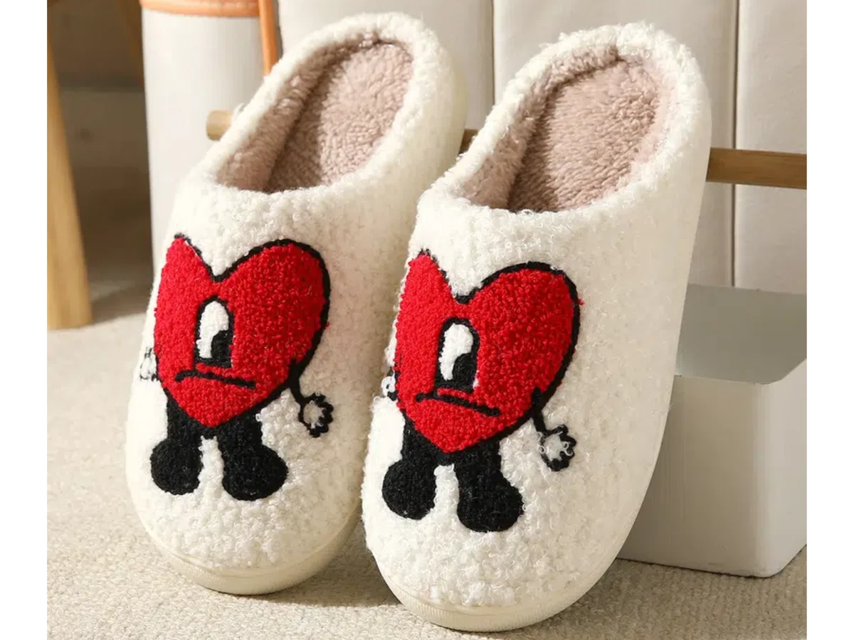 Stranden bunke Misvisende Cute Bad Bunny Heart Slippers, Fluffy &amp; Cozy, Comfortable with  Embroidered Heart | eBay