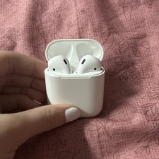 Apple AirPods 1st Gen White Bluetooth Wireless Earbuds w/ Charging Case Mic