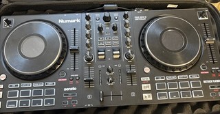 Numark Mixtrack Platinum FX 4 Deck Advanced DJ Controller Schwarz
