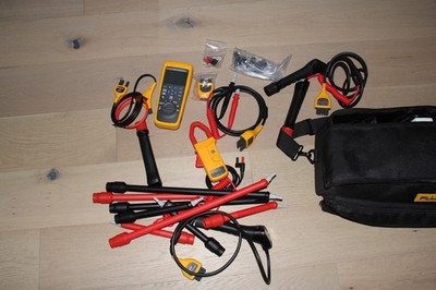 Open Box - FLUKE BT521 BATTERY ANALYZER W/ ACCESSORIES - FREE SHIPPING
