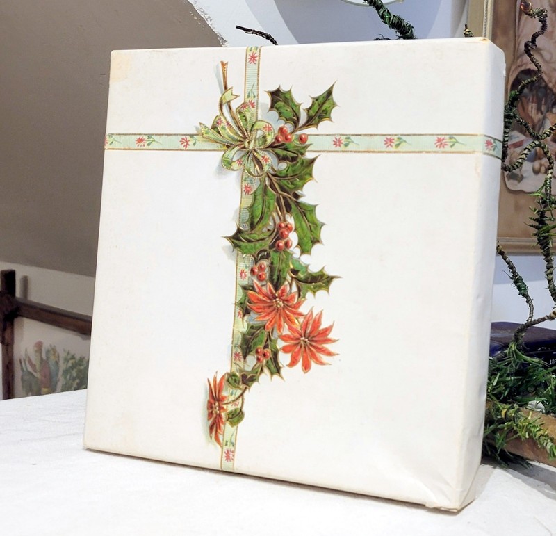 Art Deco themed, Red Poinsettias Emery, Bird Th. Christmas Gift Box. 1930s. USA.