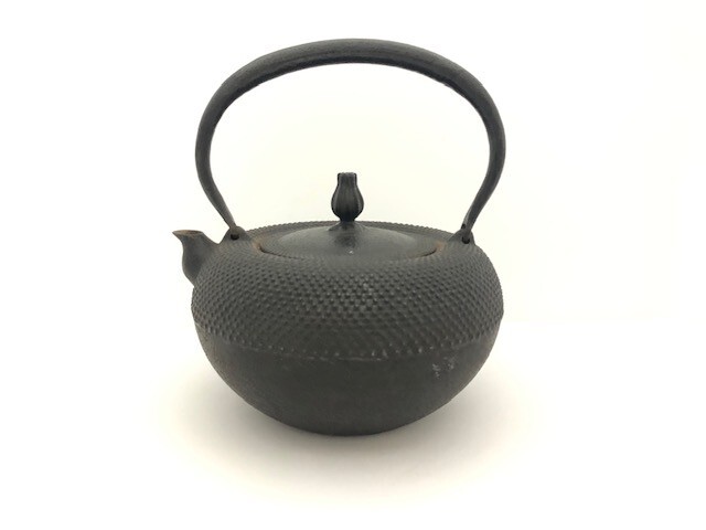 Tetera de Té de Hierro Tetsubin japonesa con mango y pico Arare Hecha en Japón