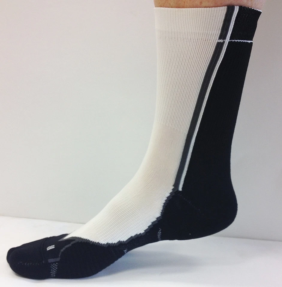 X L.E. Calcetines altos en negro de Cannondale: calcetines de ciclismo de carretera Foto 2 de 4