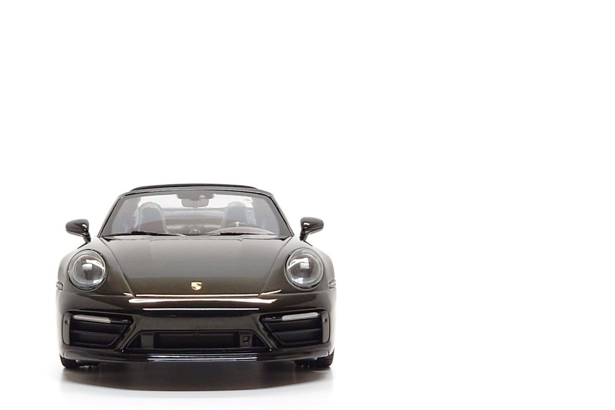 Minichamps 1:18 Porsche 911 Targa (992) 50 Jahre Porsche Design