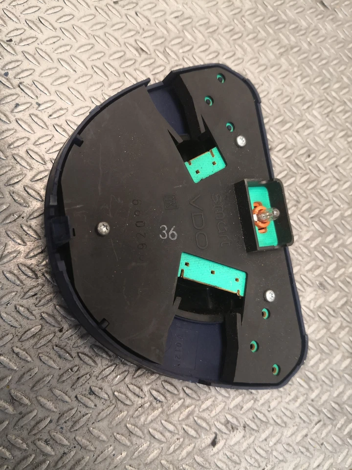 SMART CITY-COUPE 450 Hazard button - Изображение 4 из 4