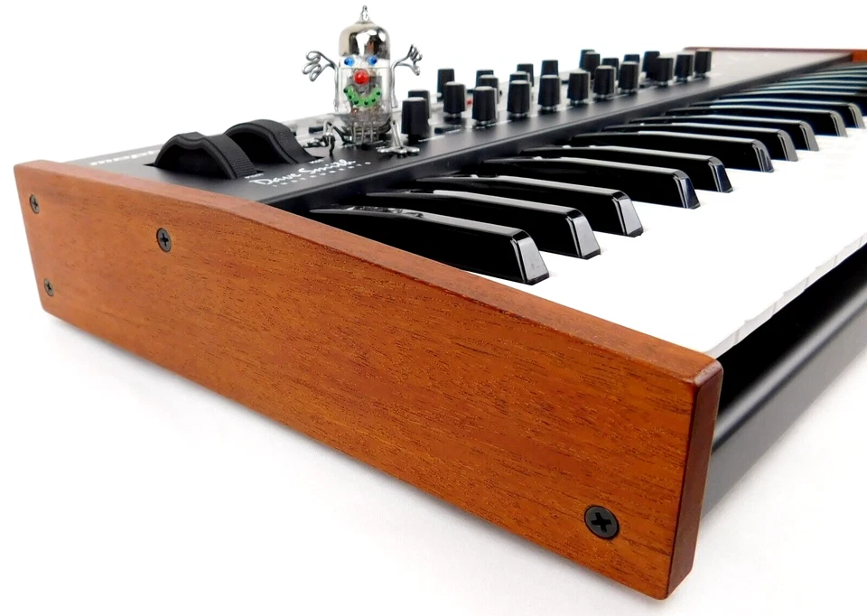 DSI Dave Smith Mopho X4 Synthesizer Keyboard + Neuwertig + 1,5Jahre Garantie - Bild 2 von 4