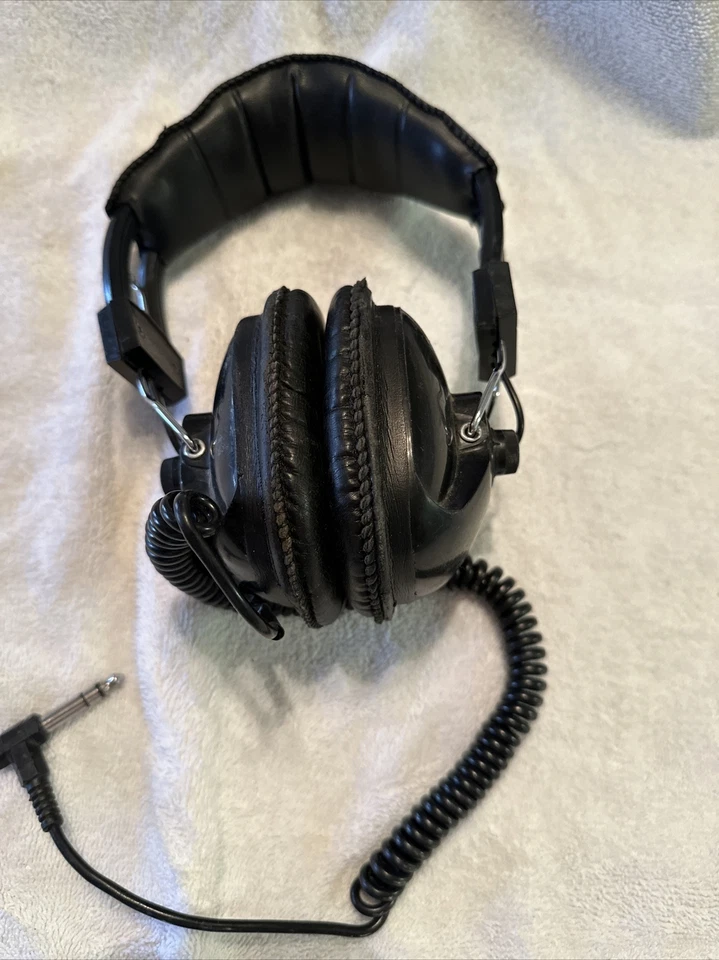 Calrad 15-135a Stereo Headphones Over Ear Black Stereo Mono Dual Controls - Image 4 of 4