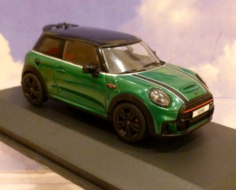 SOLIDO DIECAST 1/43 2023 JOHN COOPER WORKS MINI (F56) METALLIC GREEN S4315001 - Image 4 of 4