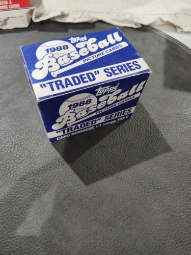 1988 Topps Baseball Traded Series 132 jeu de cartes  - Photo 1/3
