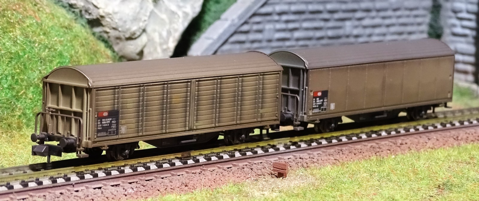 Wagons à parois coulissantes Hbis-v MiniTrix 15307 train fret SBB N