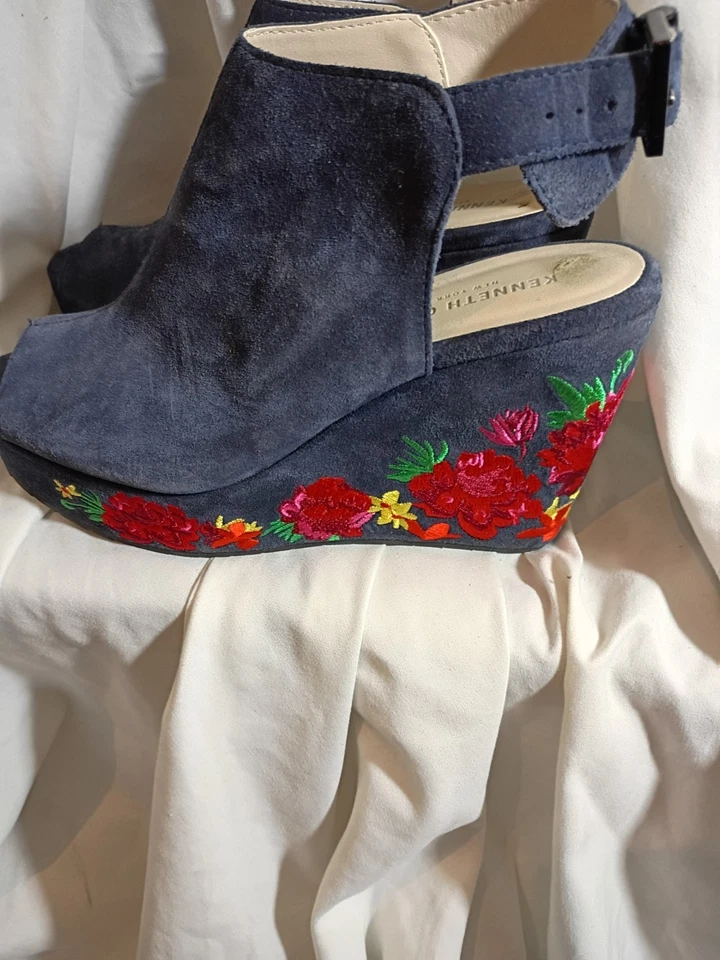 Kenneth Cole Zapatos de Cuña de Gamuza Azul Punta Abierta Bordado Floral Talla 8 Boho... Foto 3 de 4