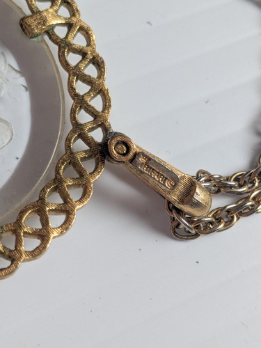 Vintage Crown Trifari Etched Glass Zodiac VIRGO Pendant Gold Tone Necklace - Picture 4 of 5