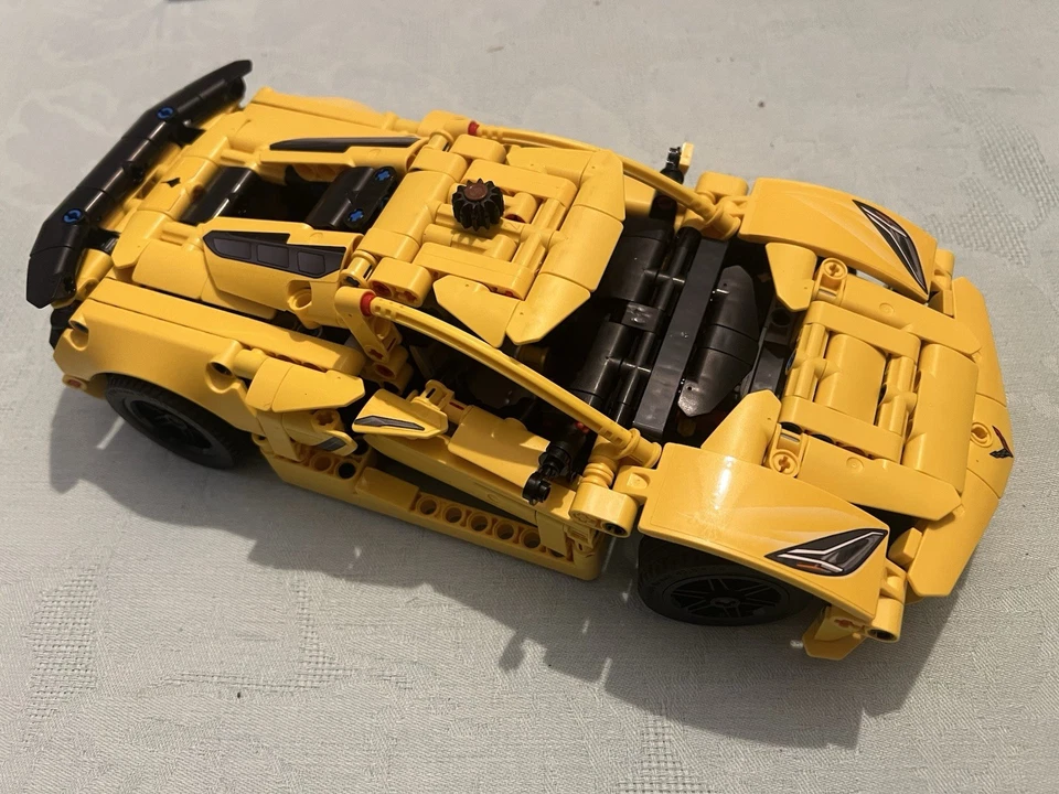 LEGO Technic 42205 Chevrolet Corvette Stingray, foto 2 di 5