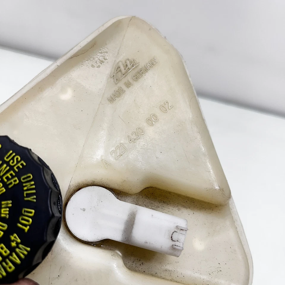 Reservatório de fluido de freio 2005 - 2013 Mercedes-Benz S550 W221 A2214300002 fabricante de equipamento original - Imagem 3 de 4