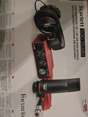 Focusrite Scarlett 2i2 Studio 3. Gen Audio Interface Set Bundle Mikrofon Headset
