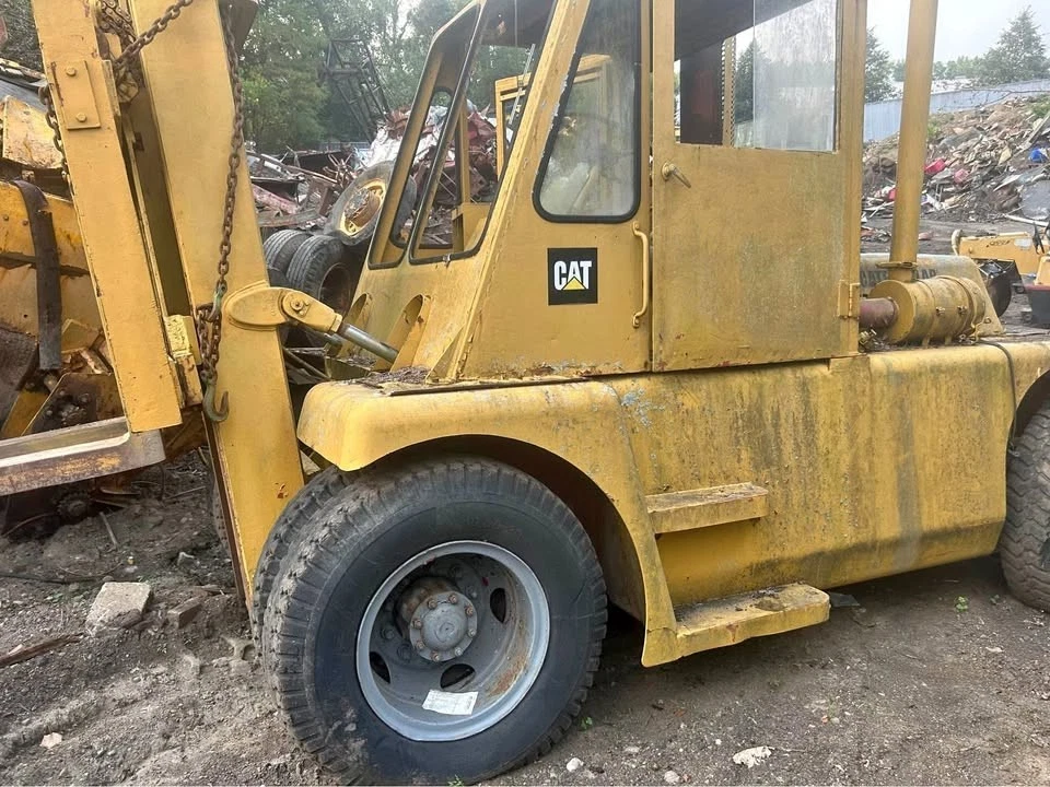 25,000 lb Capacity FORKLIFT - DIESEL - CATERPILLAR - 12 TON - 8' Forks MILITARY - Image 2 of 4