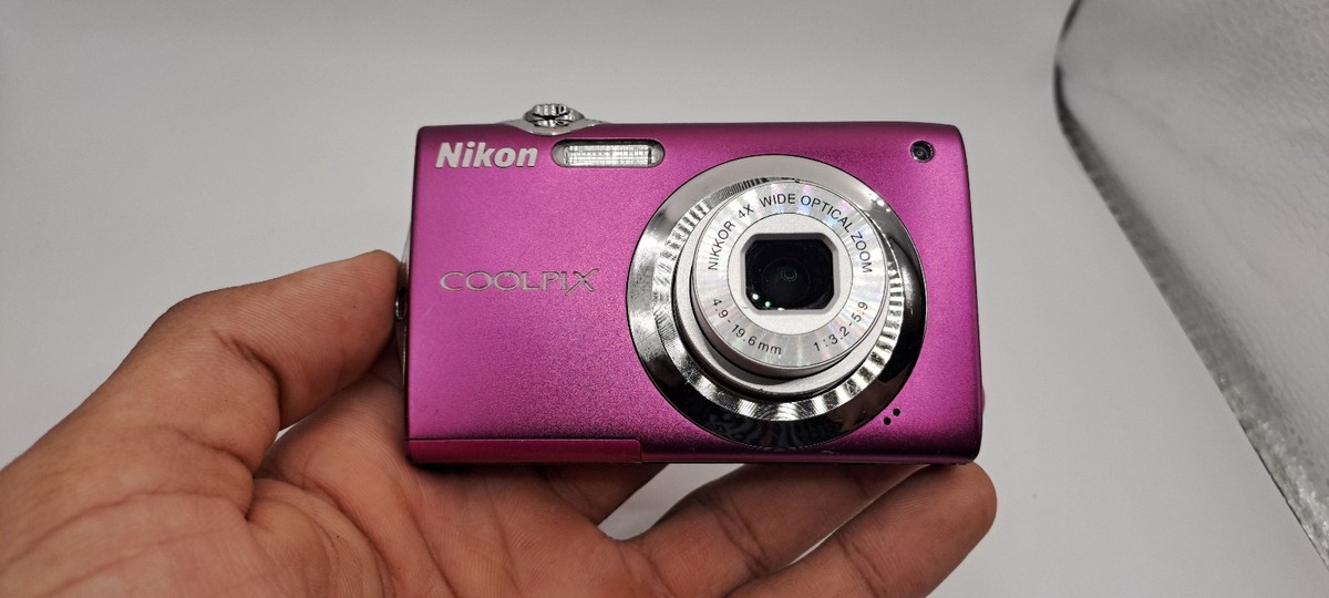 Nikon COOLPIX S3000 12.0MP Digital Camera In Good Condition - Pink