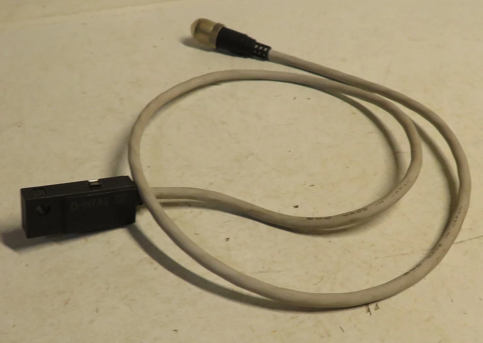 NEW SMC D-H7A2  W/ M8 3 PIN CONNECTOR DH7A2 3 PIN D H7A2  22" LENGTH Cord Wire - Image 2 of 4