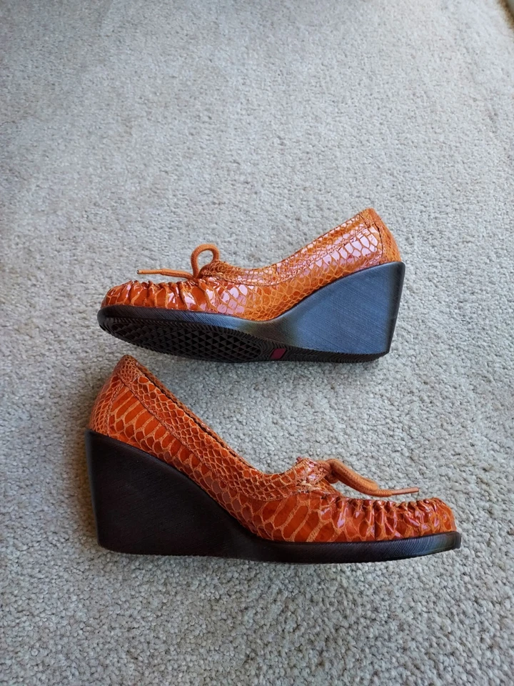 Aerosoles Cuñas Naranja, Mujer Talla 7.5, Charol Brillante Foto 3 de 4