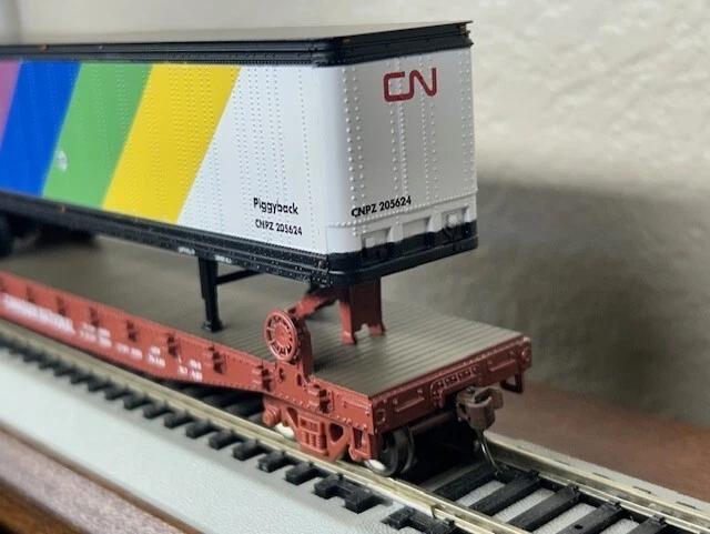 CANADIAN NATIONAL - 59ft FLAT CAR w/ 45 ft TRAILER TOFC / EXPO 86 - HO Scale NEW - Image 4 of 4
