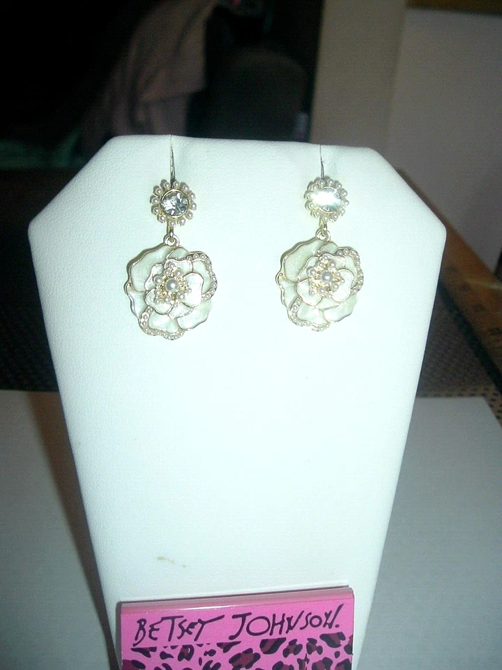 Pendientes Perforados Betsey Johnson Centro Flor Perla Borde Oro Marfil-NUEVOS CON ETIQUETAS Foto 4 de 4