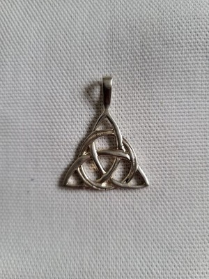Triquetra Dreischlingenknoten Dreisamkeit Silber 925