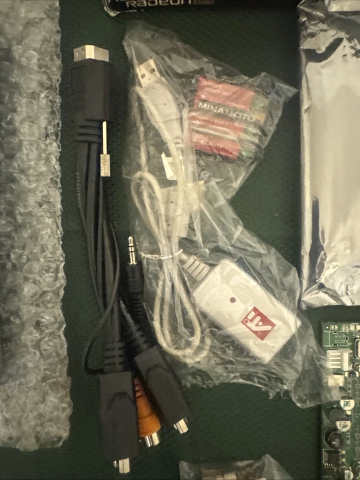 ATI Technologies ATI Radeon 8500 128 MB with cables and 2 remotes, No CD’s - Image 3 of 4