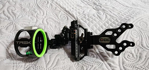 CBE Trek 1-Pin Fixed Pin Compound Bow Sight Right Hand Black/Green
