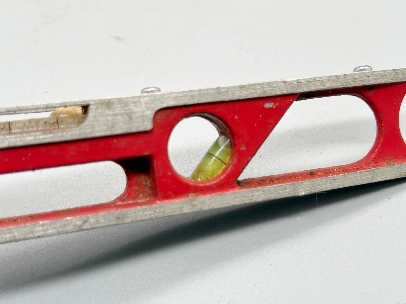 VINTAGE RABONE MADE IN ENGLAND METAL SPIRIT LEVEL NO 1421 RED CARPENTER TOOL