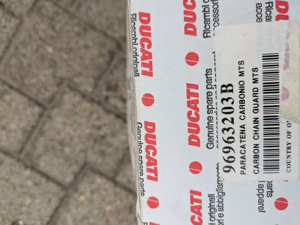 Paracatena in Carbonio Originale Ducati Multistrada 620 1000 1100  - Immagine 2 di 4