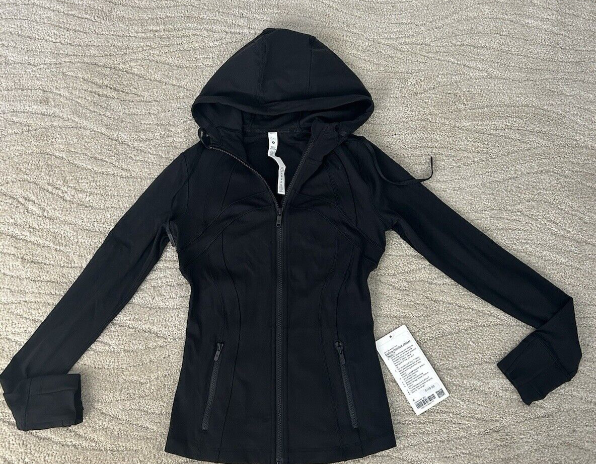 Lululemon Woman's black Define hooded NULU Jacket, Size 4 Lululemon Woman's black Define hooded NULU Jacket, Size 4