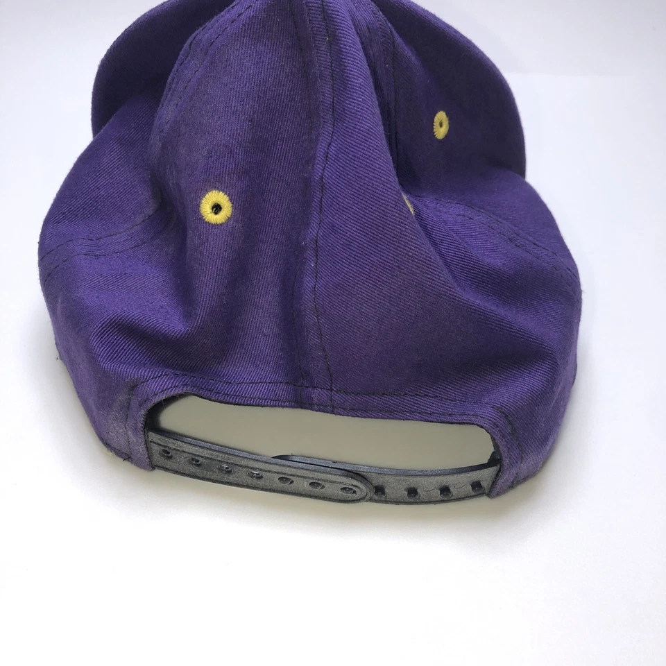 MONTVERDE CALAVERA CARAMELO SOMBRERO GORRA BROCHE TRASERO AMARILLO Y PÚRPURA NEGRO CRESTA Foto 3 de 4