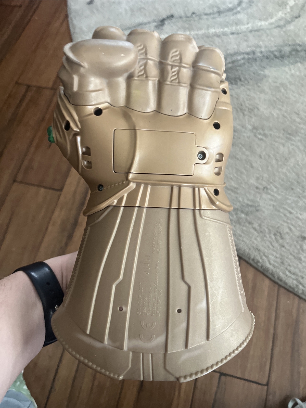 Thanos Infinity Gauntlet Electronic Fist Glove Toy2017 Hasbro Marvel Avengers10"