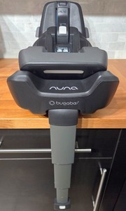 BUGABOO TURTLE AIR BY NUNA RECLINE / PIPA RELX BASE - EXCELLENT CONDITION